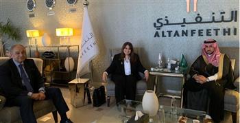   وزيرة الهجرة تصل إلى الرياض للقاء أكبر جالية مصرية بالخارج