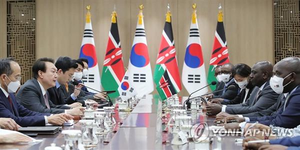 كوريا الجنوبية وكينيا تتفقان على إجراء محادثات لتعميق التعاون الاقتصادي والتجاري بين البلدين