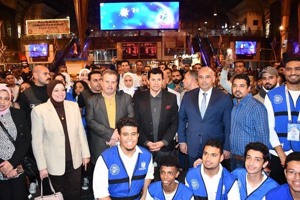وزير الرياضة يودع المشاركين في أولى أفواج قطار الشباب المتجه إلى الأقصر وأسوان من محطة رمسيس