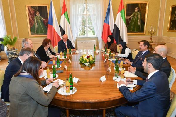 الرئيس التشيكي يبحث مع رئيس المجلس الاتحادي الإماراتي تعزيز علاقات التعاون