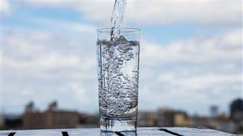   دراسة تنسف نظرية شرب 8 أكواب يومياً من الماء