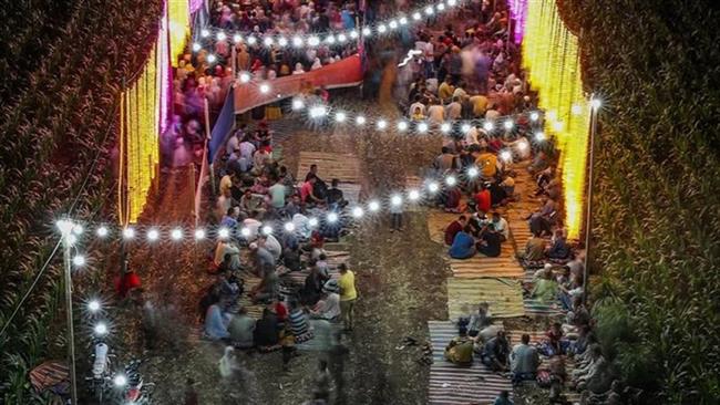 أغرب حالة طلاق.. رجل يطلق زوجته عبر مكبر الصوت أثناء حفل زفاف ابنتهما بدمياط 
