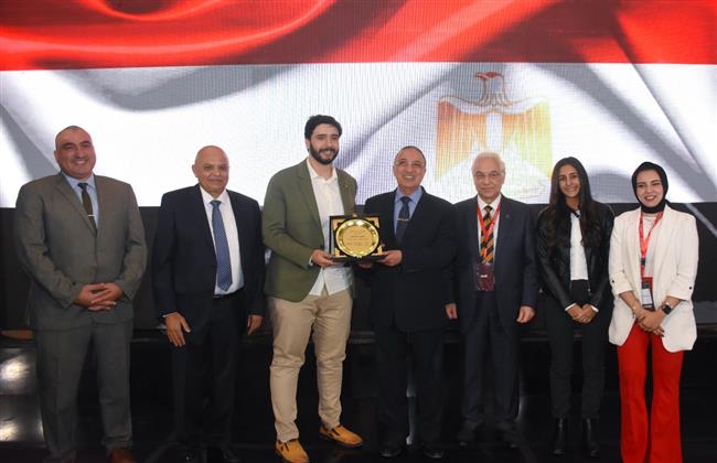 محافظ الإسكندرية يكرم الطاقم الطبي الذي أنقذ حياة البطلة الرياضية جومانا ياسر 