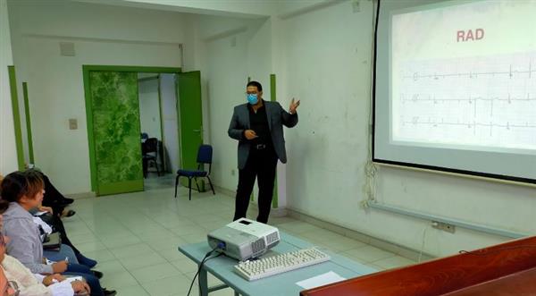 طب سوهاج تنظم دوره تدريبية عن أساسيات قراءة رسم القلب لمرضي الطوارئ