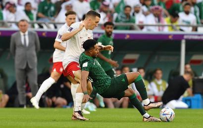 المنتخب البولندي يتقدم بهدف على الاخضر قبل نهاية الشوط الأول