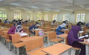   طلاب جامعة القاهرة يواصلون أداء امتحانات منتصف الفصل الدراسي الأول
