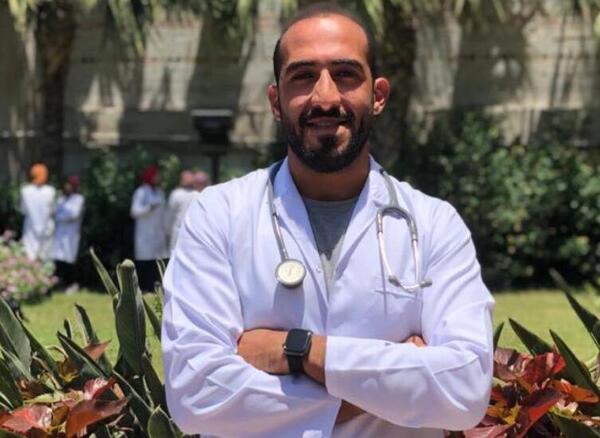طبيب مصري يشارك بأبحاث لعلاج «كورونا» وأورام الكبد في الإمارات