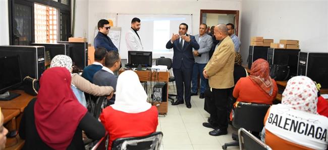 نائب محافظ قنا يشهد فاعليات ورشة عمل لتدريب المحصلين بالوحدات المحلية على التابلت