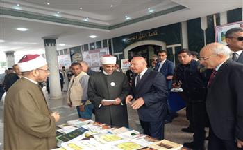   وزيرا النقل والرياضة يشيدان بإصدارات «الأوقاف» بمعرض «الأعلى للشئون الإسلامية»