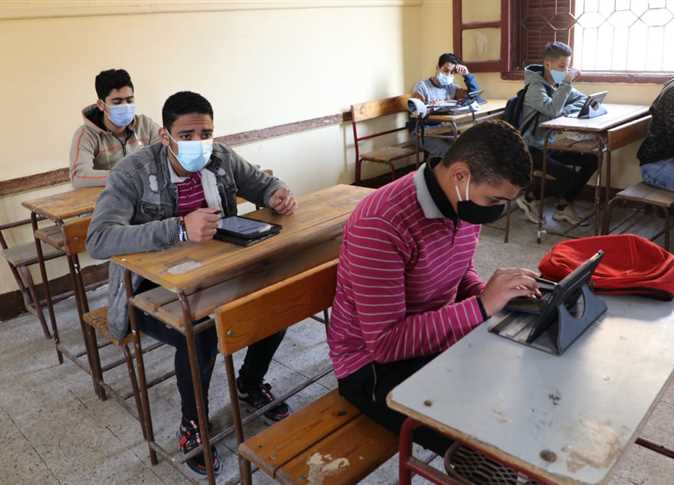 الحكومة تنفي تقديم موعد امتحانات الترم الأول بالمدارس بسبب الفيروس المخلوي التنفسي