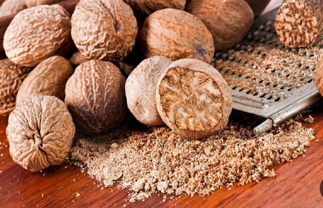 أقرب إلى  المخدر.. ثمرة توابل تثير جدلًا بين الحلال والحرام