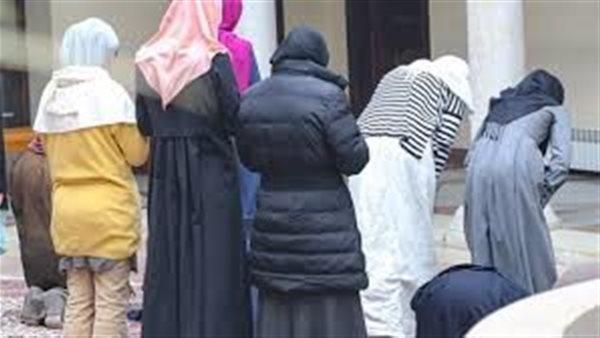 ما حكم صلاة المرأة بالبنطلون؟.. الإفتاء توضح