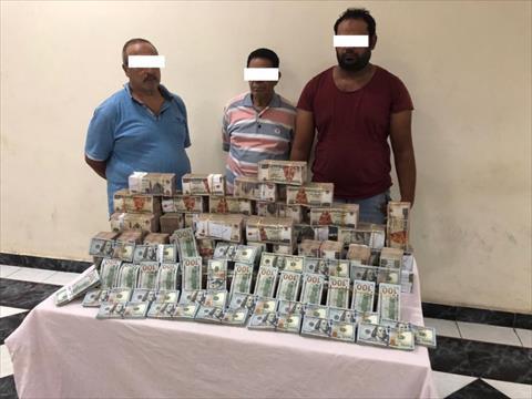 ضبط 3 أشخاص بالإسكندرية لقيامهم بالاتجار غير المشروع في النقد الأجنبي