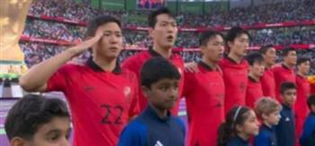 صورة.. لاعب كوريا يؤدي التحية العسكرية أمام غانا