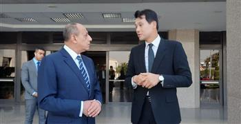 السفير الكوري ووزير الطيران المدني يبحثان سبل التعاون بين البلدين 