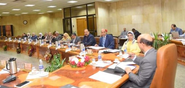 مجلس جامعة أسيوط يستهل جلسته بتوجيه بتهنئة الرئيس السيسى على نجاح قمة المناخ