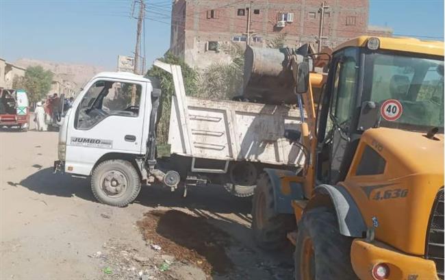 رفع 80 طن مخلفات قمامة وأتربة بنطاق قرى دشنا