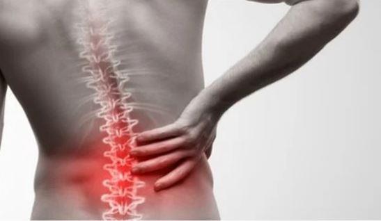 أحدث طرق لعلاج آلام العمود الفقري بدون جراحة.. تفاصيل
