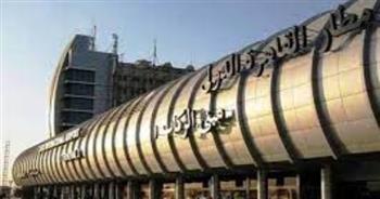 حبس راكب حاول تهريب أقراص مخدرة عبر مطار القاهرة