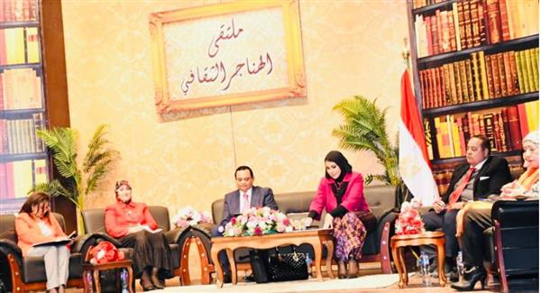 متخصصون يناقشون "العنف ضد المرأة" بملتقى الهناجر الثقافى