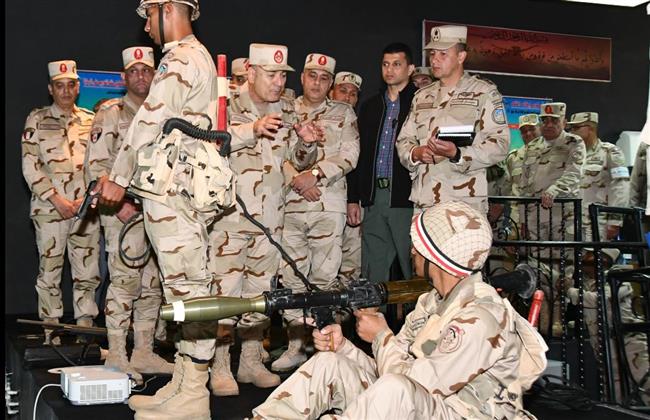  رئيس الأركان يشهد المرحلة الرئيسية لمشروع مراكز القيادة الخارجى " إعصار 65 " 
