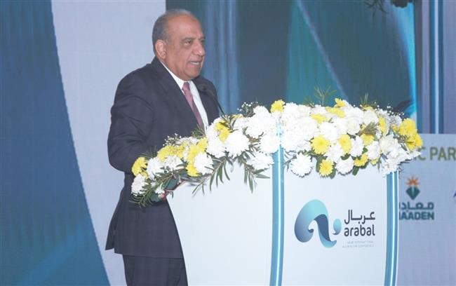 وزير قطاع الأعمال العام يؤكد أهمية التنسيق والتكامل العربي في صناعة الألومنيوم