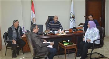   السكرتير العام المساعد يناقش بعض مشاكل منطقة الحرفيين بمدينة بني سويف  