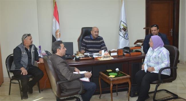 السكرتير العام المساعد يناقش بعض مشاكل منطقة الحرفيين بمدينة بني سويف  