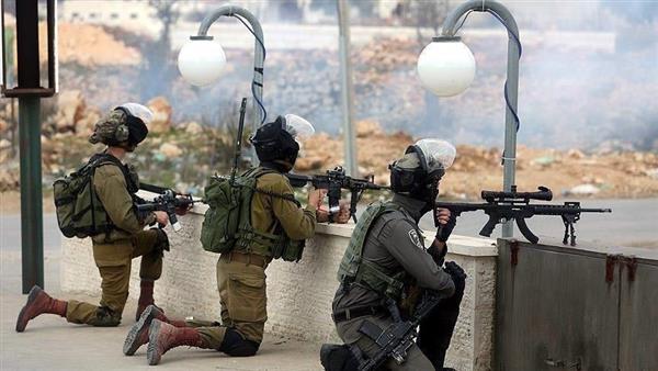 مناهضة للاستيطان.. الاحتلال يصيب فلسطيني بعيار معدني وحالات اختناق بـ «نابلس»