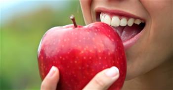   دراسة توضح تأثير تناول تفاحة واحدة يوميا على مستويات الكوليسترول