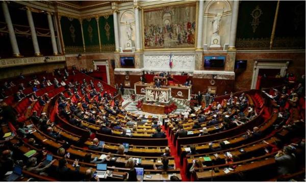 البرلمان الفرنسى يرفض التصويت على حجب الثقة عن الحكومة