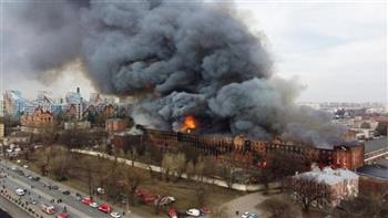   مصرع 5 أشخاص وإنقاذ المئات في حريق هائل بمطعم وسط روسيا