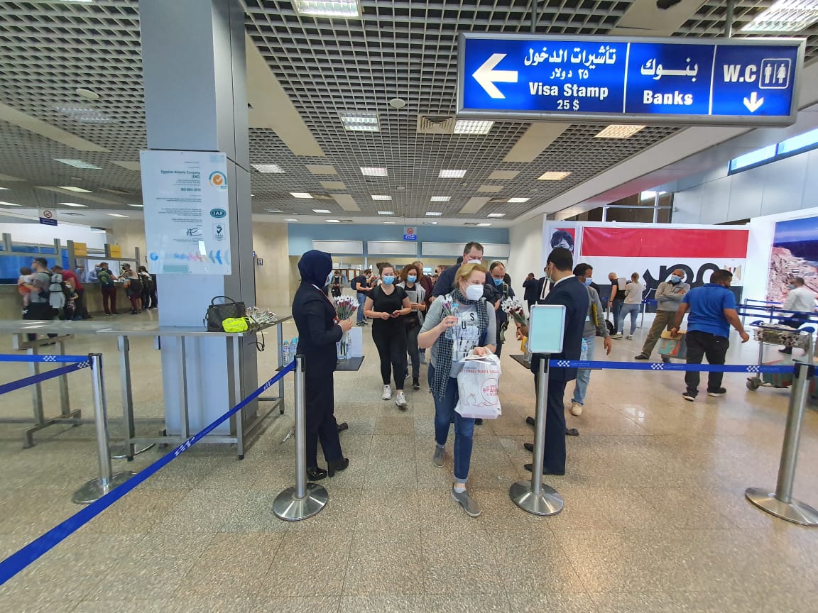 الطيار كريم جميل: 55 طائرة عليها 5 آلاف راكب وصلت شرم الشيخ في أولى أيام قمة المناخ