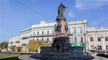   إزالة تمثال الإمبراطورة الروسية يكاترينا الثانية فى أوديسا 