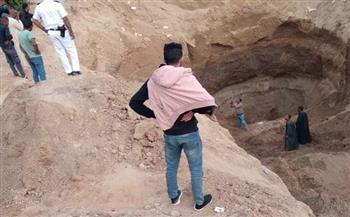 بعد 4 أيام من البحث المتواصل.. انتشال جثة موظف سقط فى بئر بمنطقة صحراوية بنجع حمادي