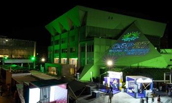   إضاءة مبنى مكتبة الإسكندرية باللون الأخضر احتفالاً بانطلاق قمة المناخ COP27
