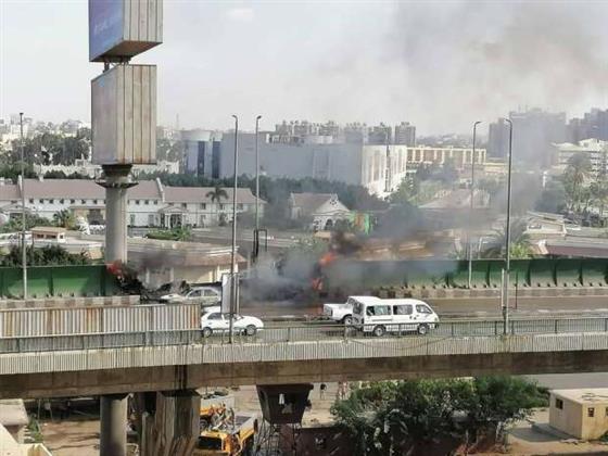 اشتعال النيران في سيارة أعلى كوبري ثروت بالجيزة