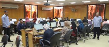 124  باحثا يجرون إختبارات بمركز التحول الرقمي بجنوب الوادي 