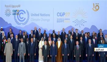   الرئيس السيسي يتوسط صورة جماعية لزعماء ورؤساء حكومات الدول المشاركة بمؤتمر المناخ