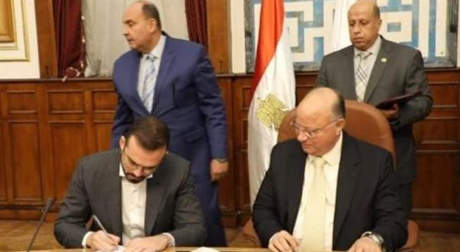 محافظ القاهرة يوقع اتفاقية مع مستثمرين لتطوير منطقة حكر أبو دومة بالكورنيش