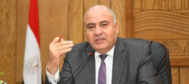 خلال الاجتماع الشهرى.. محافظ قنا يبحث سبل دعم المستثمرين وحل مشاكلهم