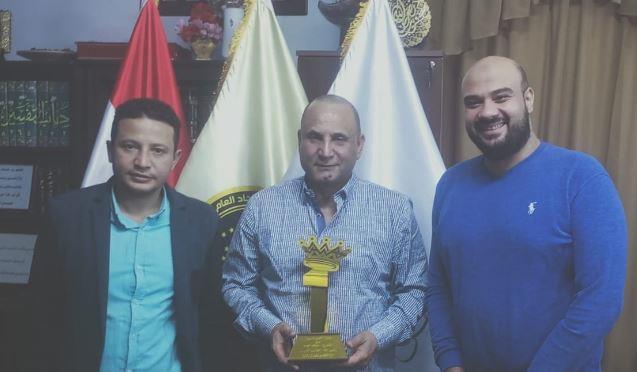 «العربية للاعلام والسينما» تهدي المخرج مسعد فودة درع تكريم حفل جوائز الأفضل العربية 