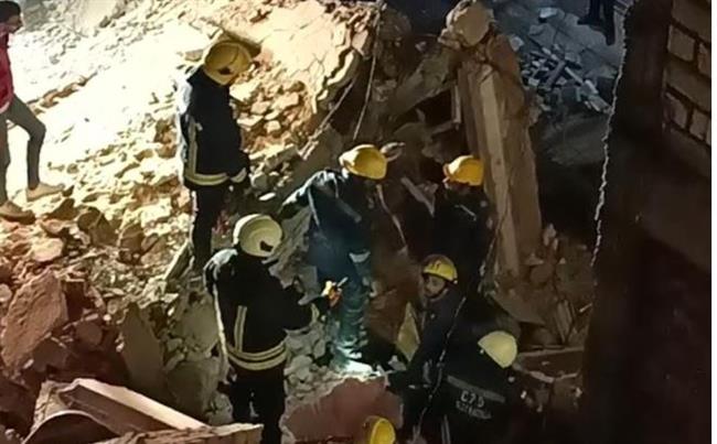 صوت "فرقعة" ينقذ سكان عقار الدخيلة بالإسكندرية قبل انهياره بلحظات وانتشال جثة 