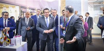 وزير الصحة يتفقد جناح الهيئة العامة للرعاية الصحية بمؤتمر المناخ "cop27"
