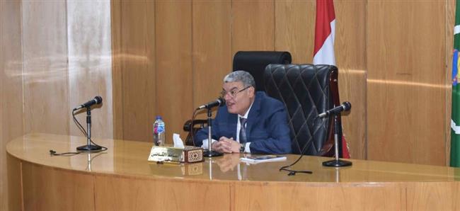 محافظ المنيا يبحث مع تجار الأرز مدي توافر السلعة بالأسعار المناسبة
