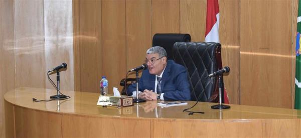 محافظ المنيا يبحث مع تجار الأرز مدي توافر السلعة بالأسعار المناسبة
