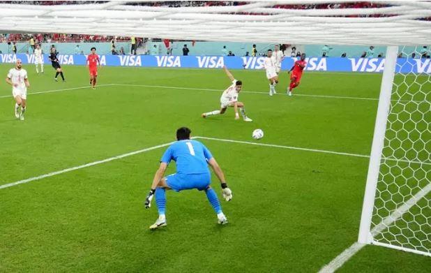 كأس العالم 2022.. هدف بنيران صديقة فى مرمى المغرب (2-1)