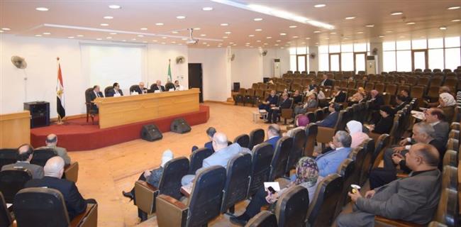 رئيس جامعة القاهرة يوجه بالاستعداد المبكر لامتحانات نهاية الفصل الدراسي الأول 