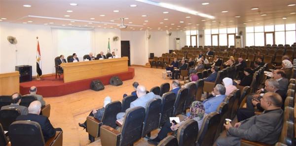 رئيس جامعة القاهرة يوجه بالاستعداد المبكر لامتحانات نهاية الفصل الدراسي الأول