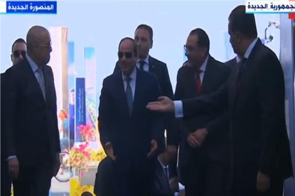 الرئيس السيسي يقوم بجولة تفقدية في مدينة المنصورة الجديدة